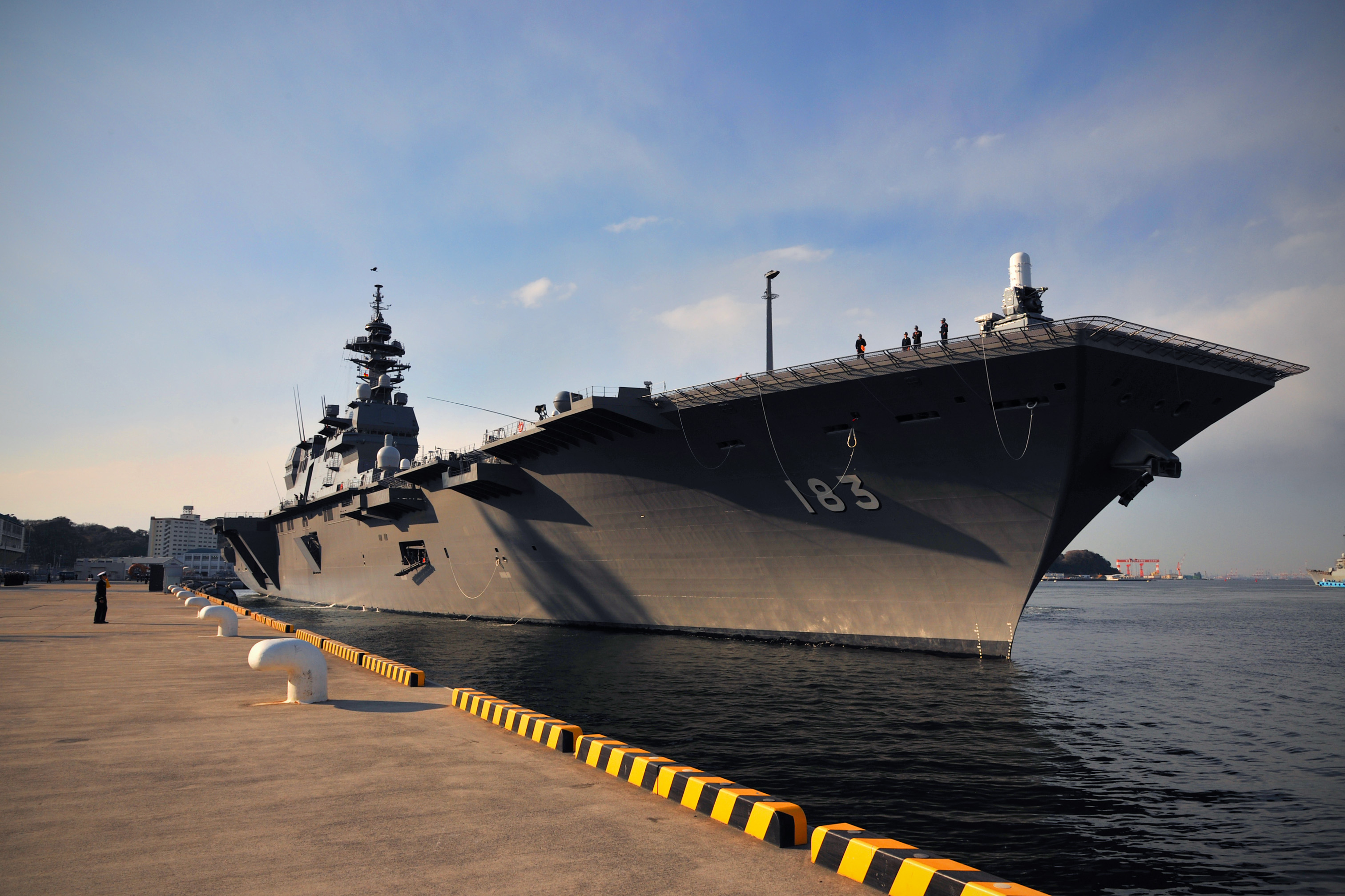 日本建造的 a target="_blank" href="/item/出云级直升机驱逐舰/907