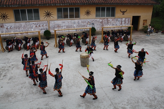 铜鼓舞(南丹勤泽格拉)