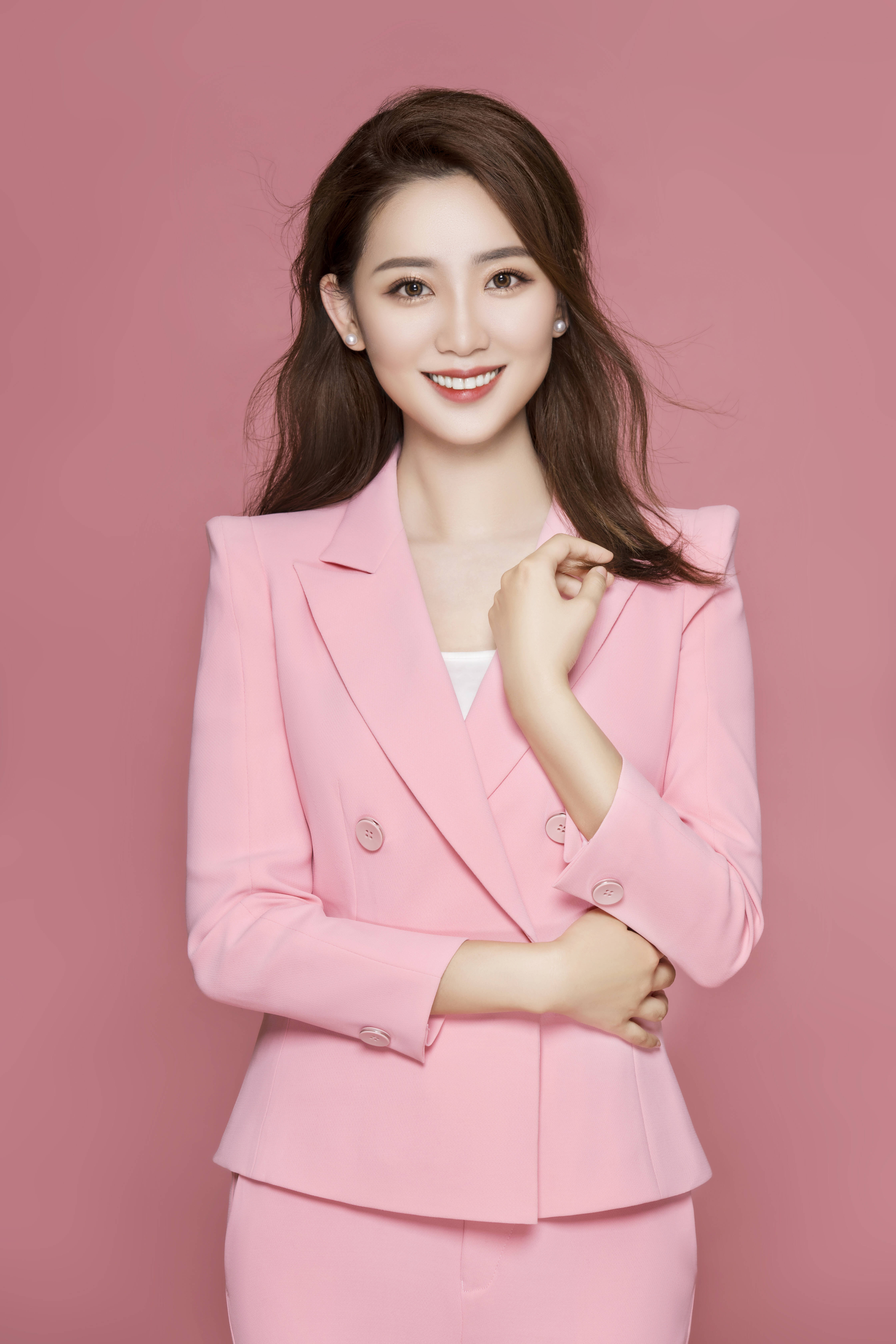 毕业于浙江传媒学院,山东广播电视台齐鲁频道主持人,主持《每日新闻》