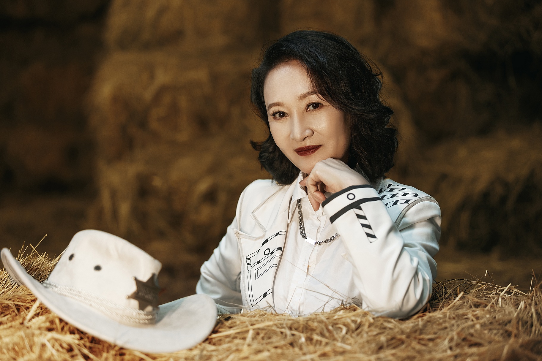 蒙古族 a target="_blank" href="/item/演员/17704276" data-lemmaid