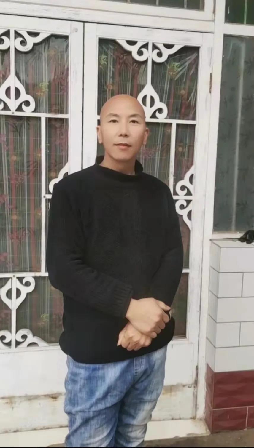  p>赵新志,男,1978年出生,隆尧县尹村镇大霍村村民,是一位癌症患者.