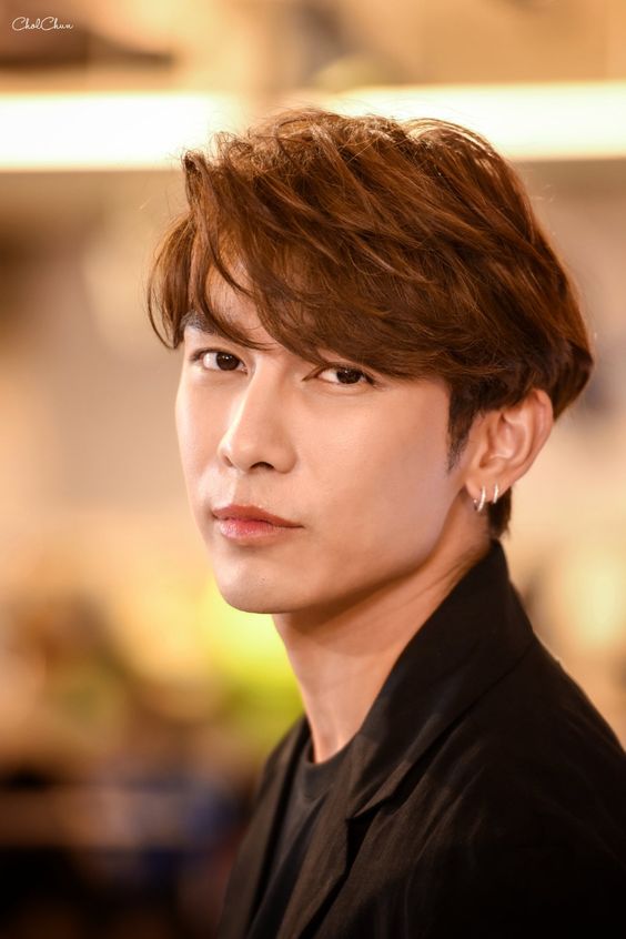 1991年2月21日出生于泰国暖武里府,泰国男演员,歌手