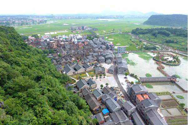  p data-id="gnvge88huh">楼田村委会距苍城镇政府约4公里,辖下6个