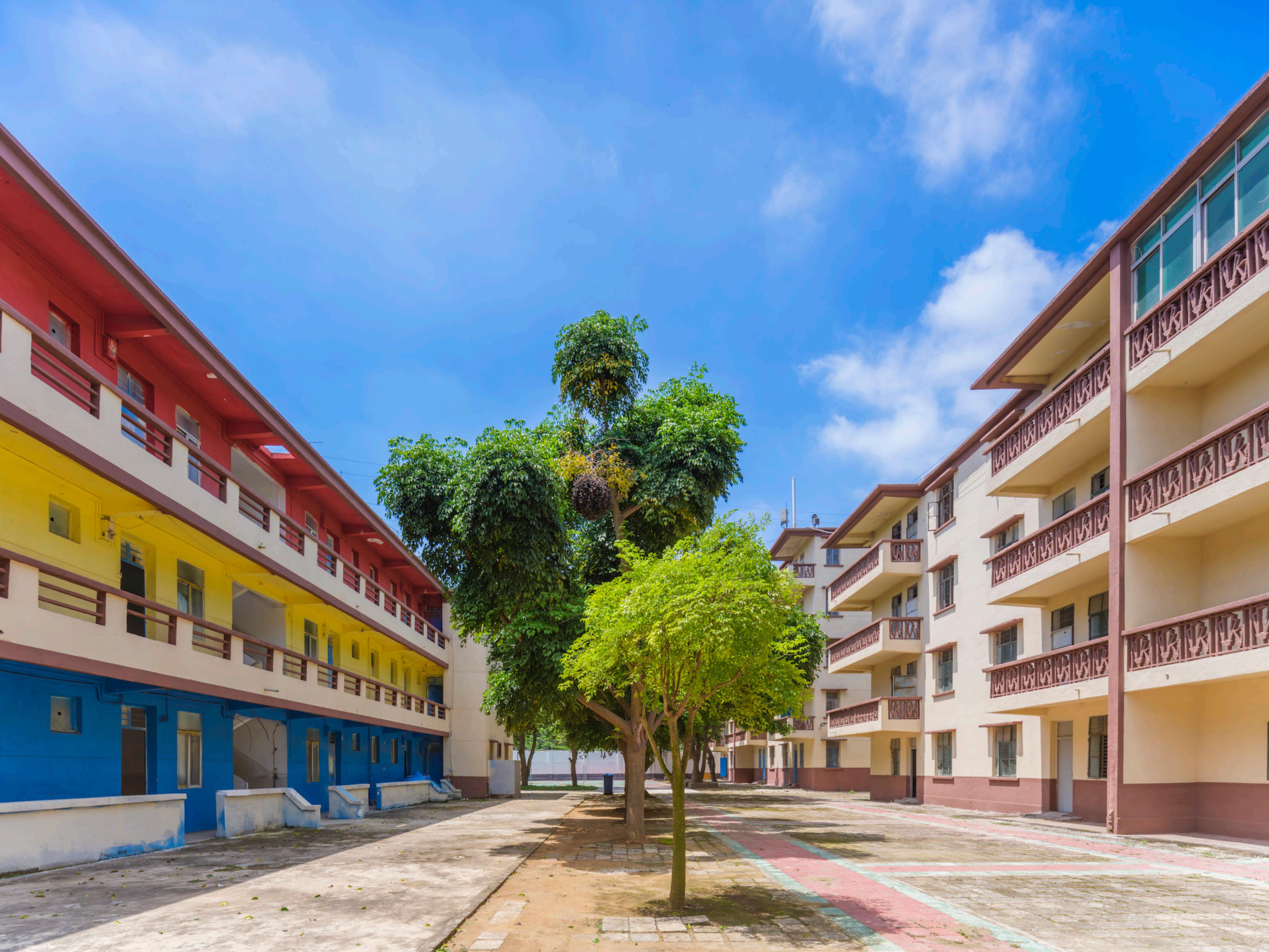 湛江市智洋艺术外语职业高级中学