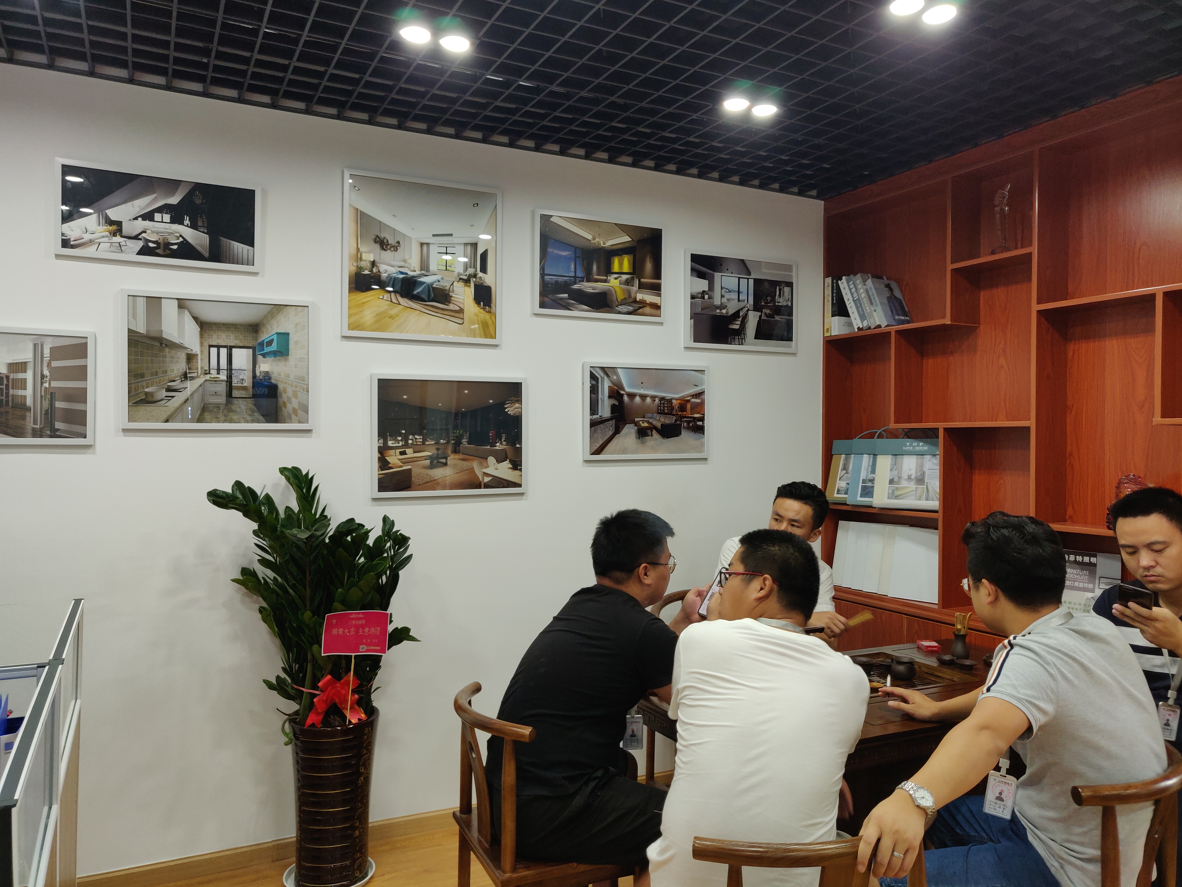 法定代表人任雨泽,公司经营范围包括:许可项目:住宅室内装饰装修;各类