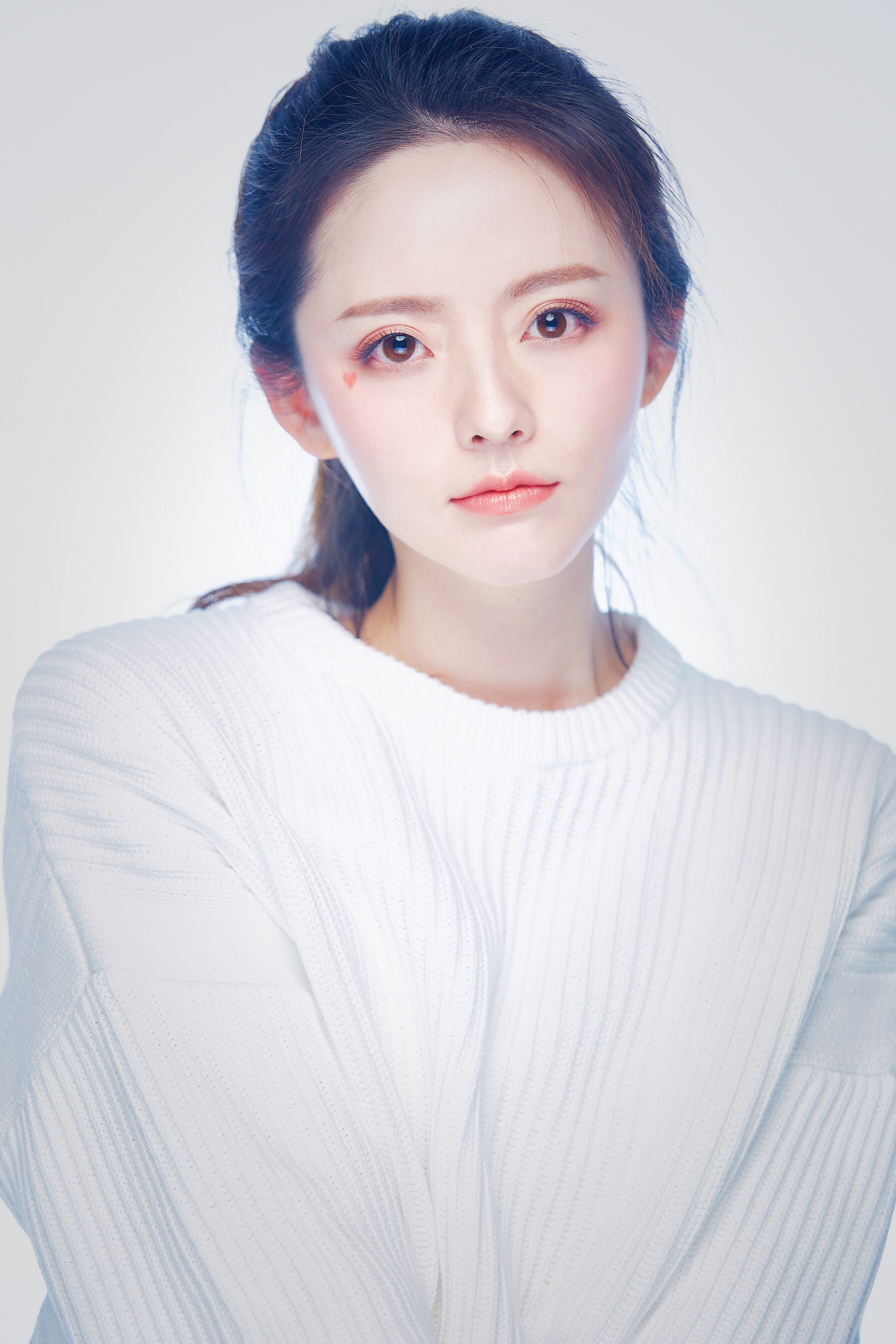  p data-id="go072xnltb">常鹤凡(常媛),1989年7月23日出生于山西省