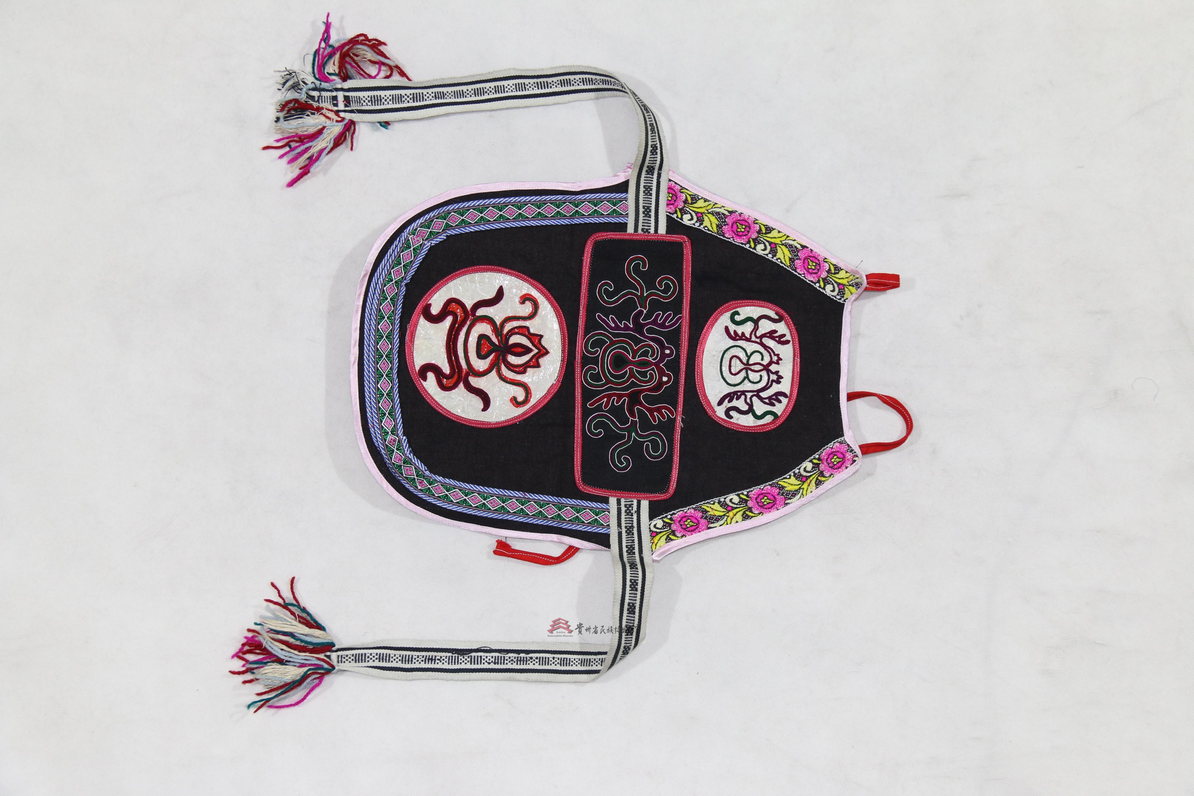 锦屏侗族缠绣双凤纹肚兜