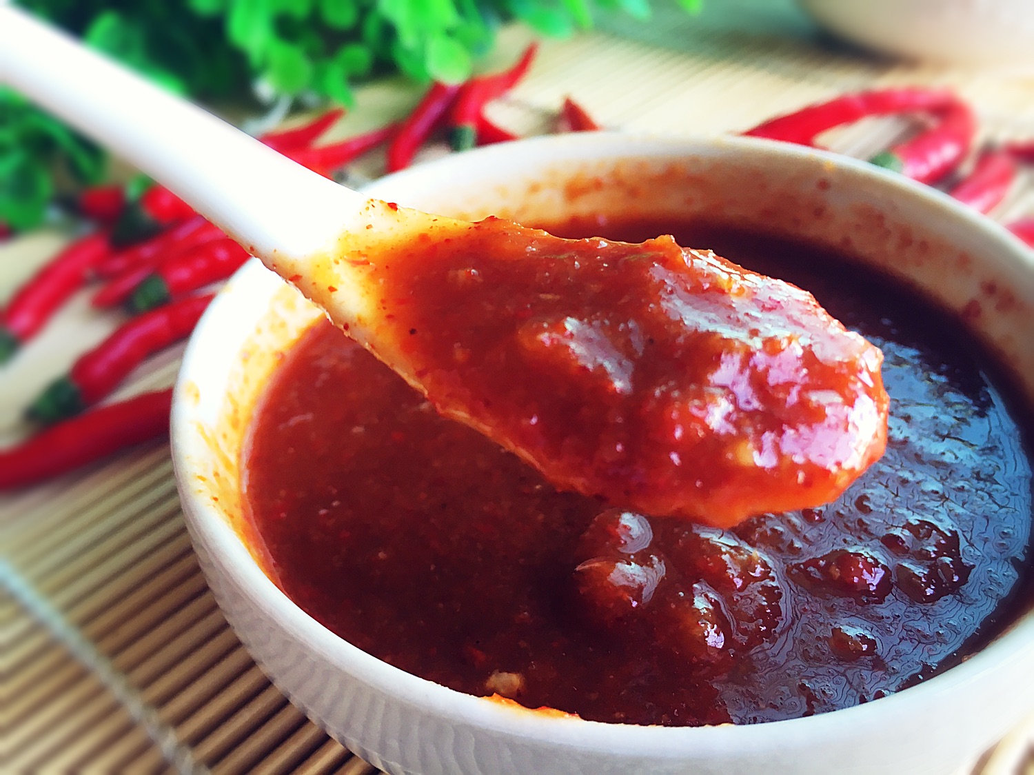  p>韩国辣酱作为各式料理之基底(炒,拌,蘸),用途广泛.