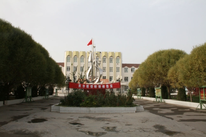  p>克州第三中学是全新疆乃至全国唯一以 a href="#" data-lemmaid="