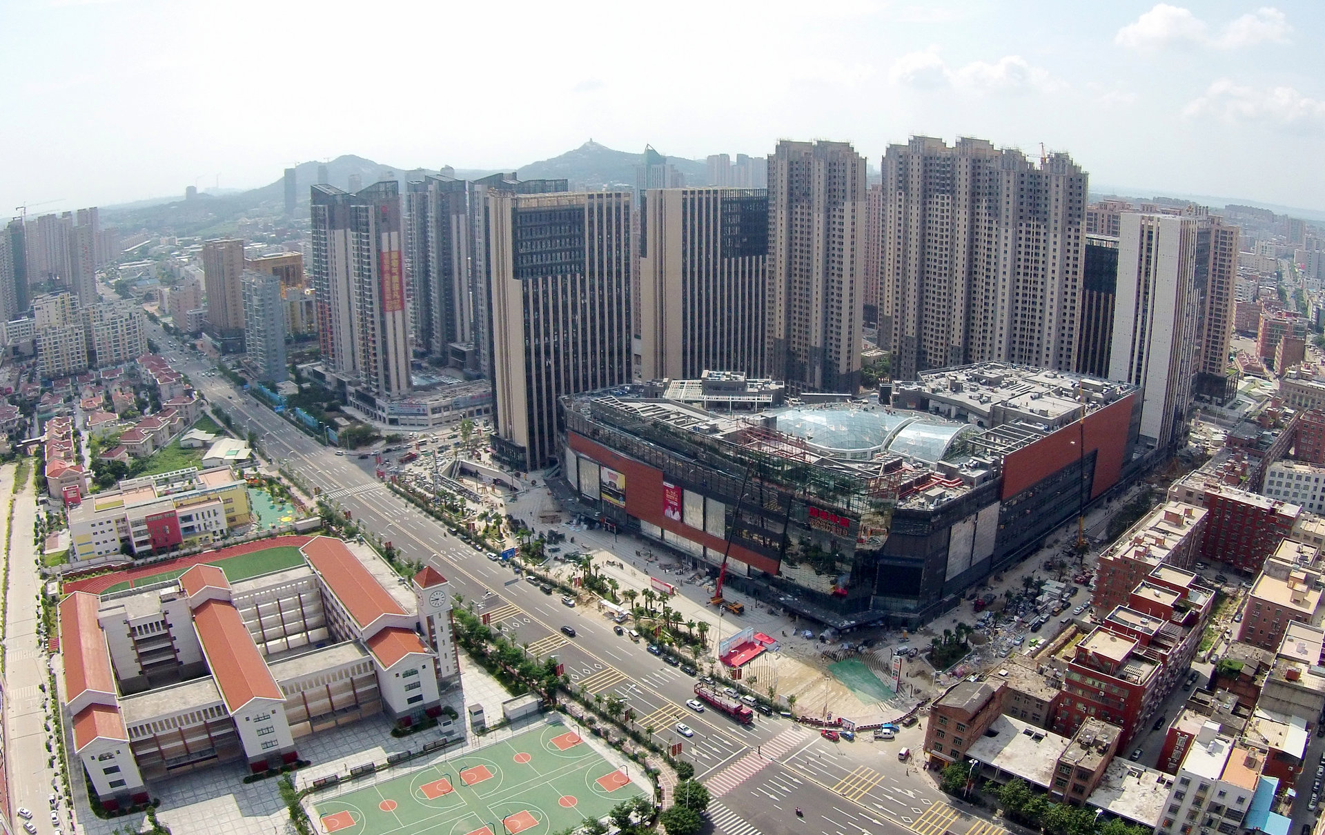  p>石狮泰禾广场,地处石狮市中心区,与市政府,石狮一中,龟湖公园仅数