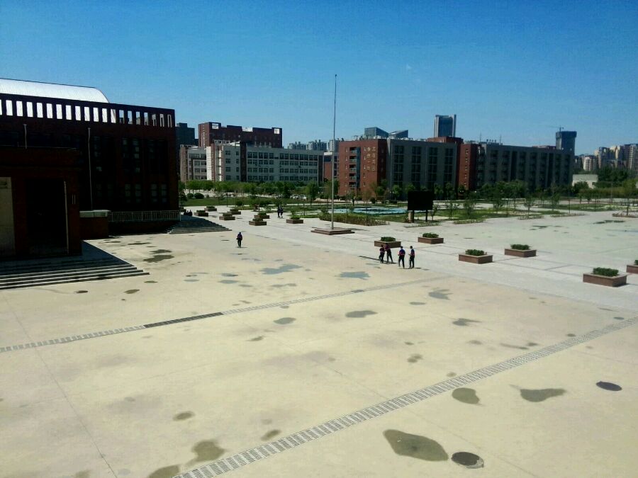  p>新乡市外国语学校创办于1953年,原为新乡市第六中学,1997年经市委