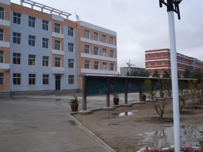  p>镇赉三中位于吉林省白城市镇赉县,现有教学班34个,在校学生2420余