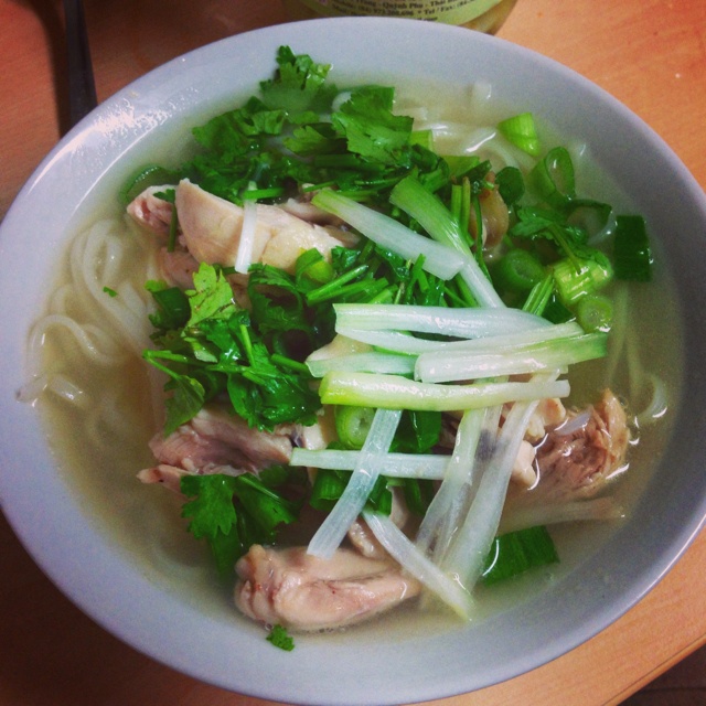  p>越南鸡汤粉是以越南米粉,鸡为主料的汤品. /p>