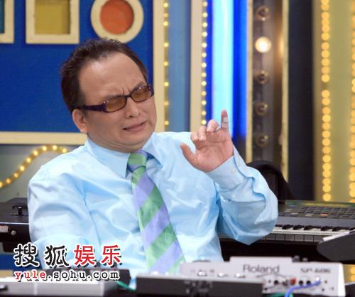  p>孔锵(1958年12月11日-),本名庄永轩,是台湾地区著名的电子琴乐师.