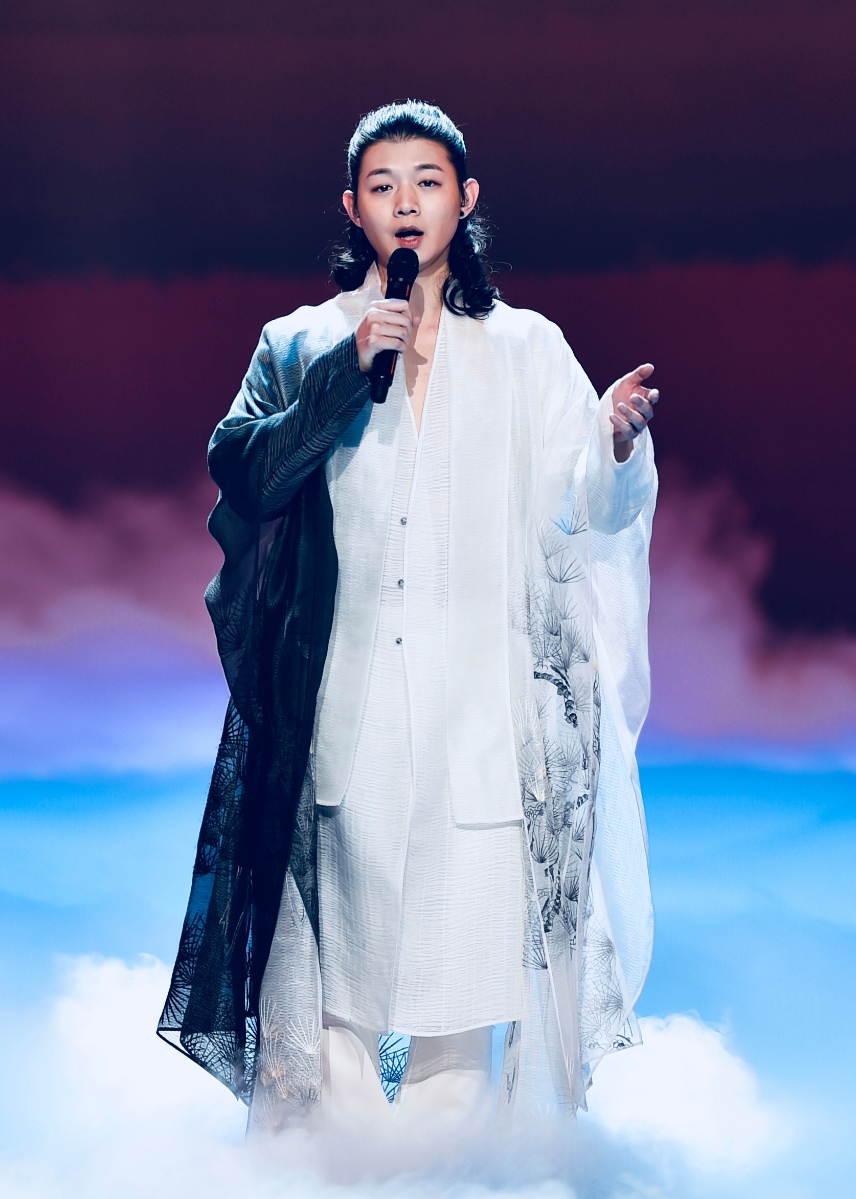  p>霍尊,1990年9月18日出生于上海,中国内地男歌手,音乐人,毕业于 a