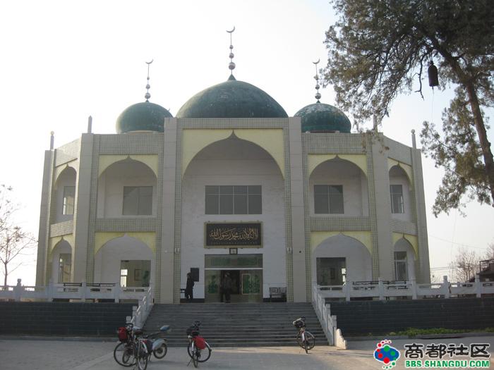  p>荥阳清真寺位于河南省 a target="_blank" href="/item/周口市