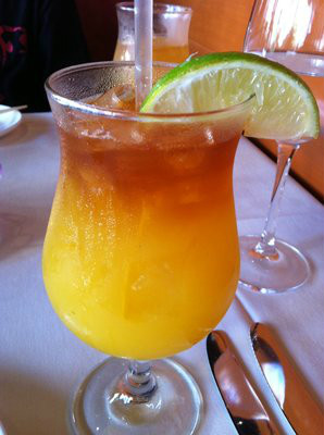  p>加州柠檬汁(california lemonade),这款鸡尾酒口感酸辣,美国加州