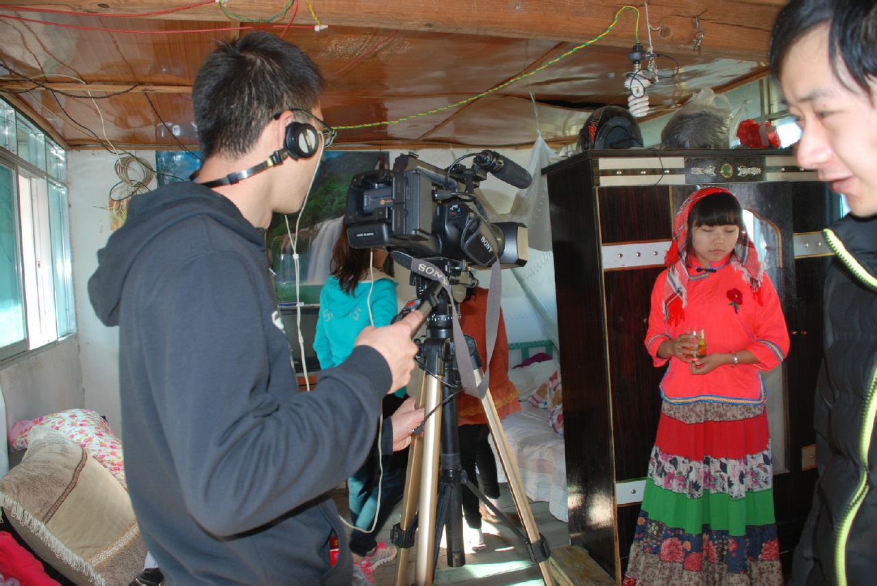 data-ctrid="sctt3ufizkwm">《彝乡情》是由高喜顺执导的电影,由李瑜