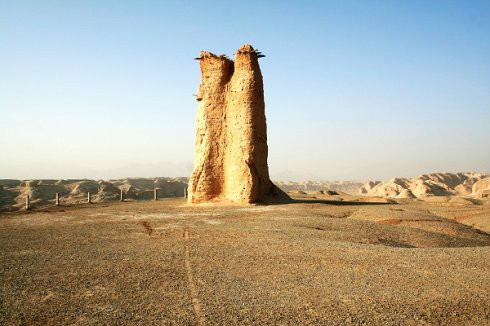  p>"轮台"维吾尔语"雕鹰"之意.