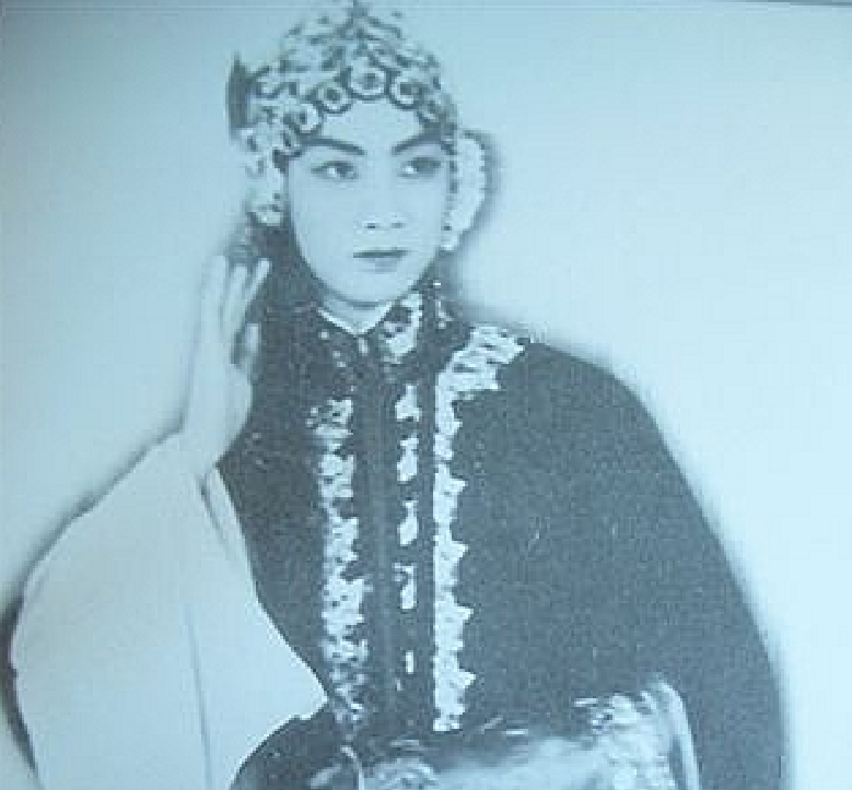 ="75719">京剧 /a>艺术大师,四小名旦之一的张君秋创立的京剧青衣流派