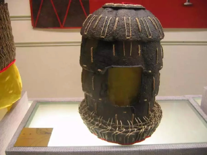  p>兜鍪,古代战士戴的 a href="#" data-lemmaid="2035286">头盔 /a>.