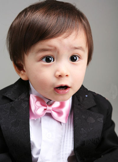  p>文梅森(mason),2007年3月21日出生,韩国童星,是个混血儿,妈妈是