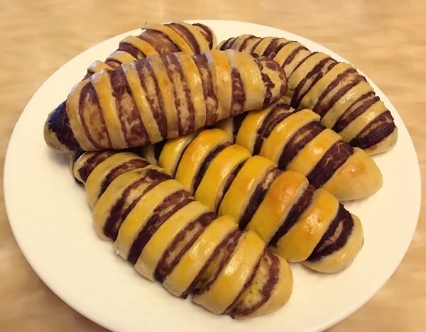 毛毛虫豆沙面包