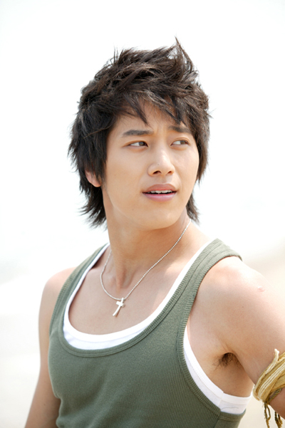  p>李莞(lee wan),本名"金亨洙",韩国男演员.