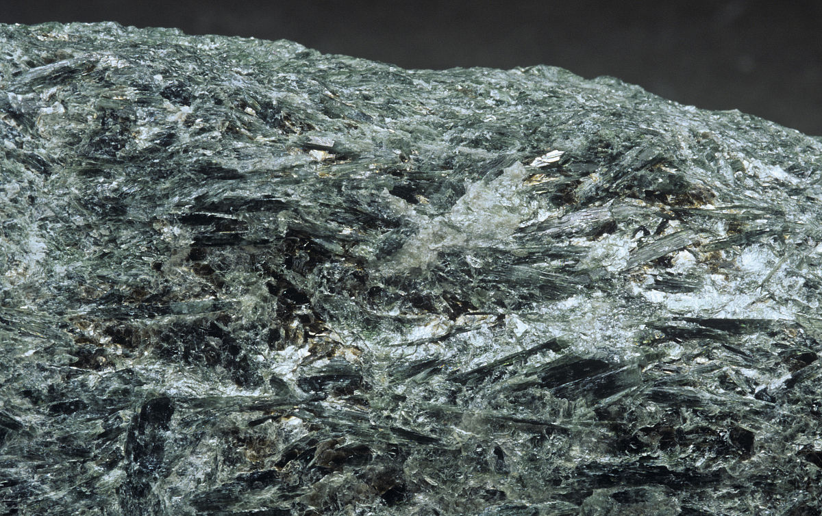  p>阳起石为 a href="#">硅酸盐类矿物,它是透闪石 /a>中的镁离子2%