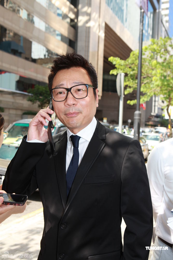 1964年5月4日出生于香港,祖籍广东省汕尾市海丰县,中国香港男演员