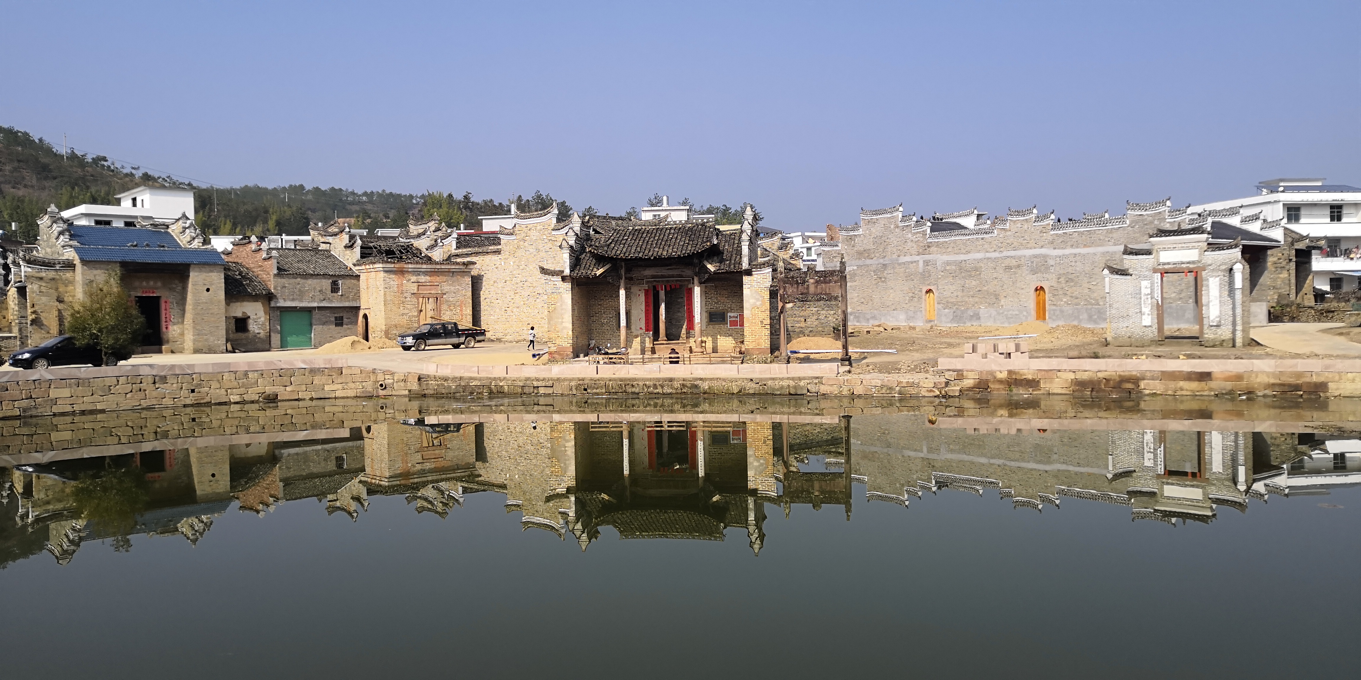  p>越国世家宗祠位于安远县长沙乡筼筜村,始建明成化丁亥年(1467年)明