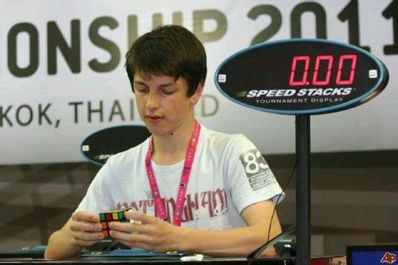  p data-id="gncnj57ijm">菲利克斯·曾姆丹格斯(feliks zemdegs)