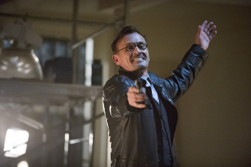  p>罗伯特·克耐普( i>robert knepper /i>),1959年7月8日生于俄亥俄