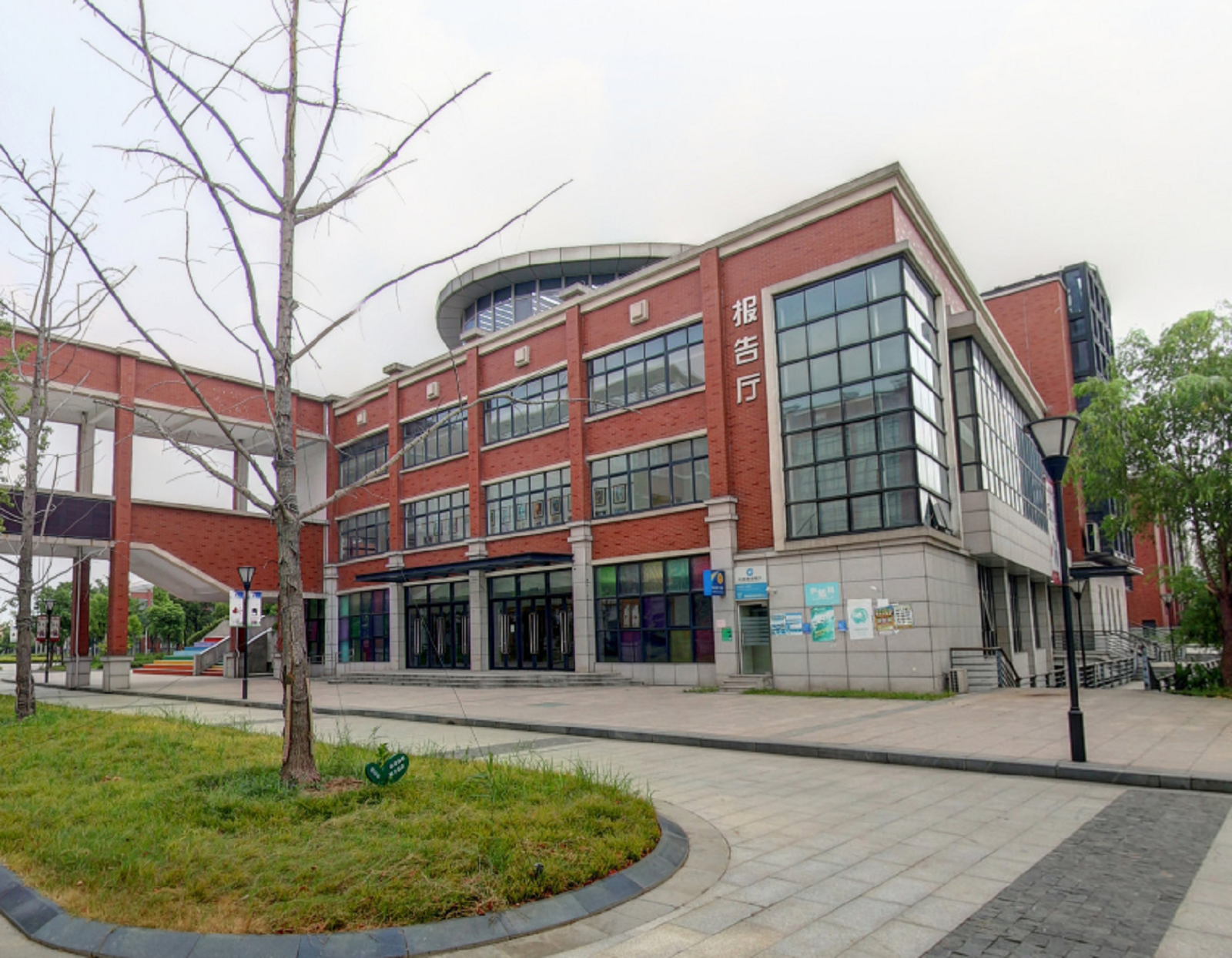  p>沙洲职业工学院,是在教育部备案,经江苏省人民政府批准,于1984年