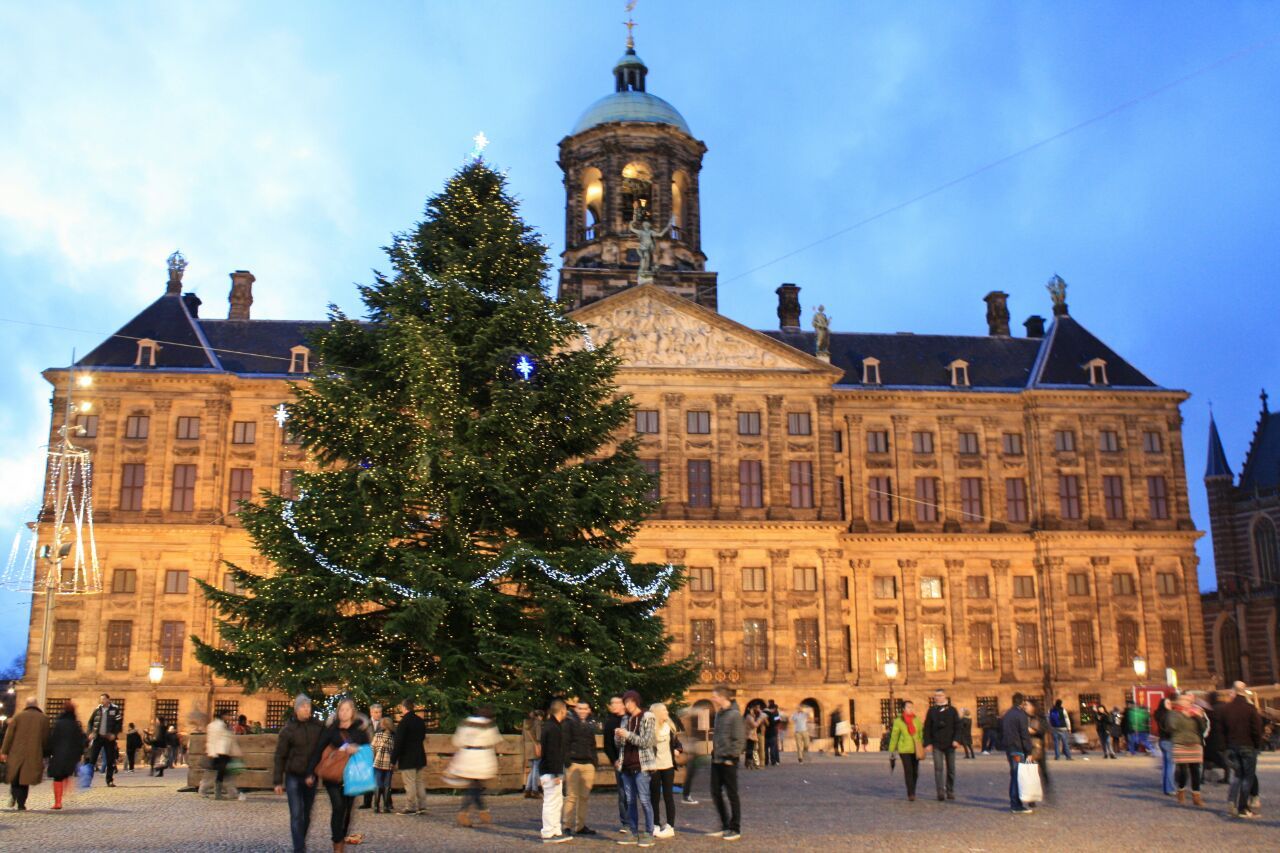  p data-id="go0eqz2y6x">阿姆斯特丹皇宫是17世纪荷兰黄金时代的精华