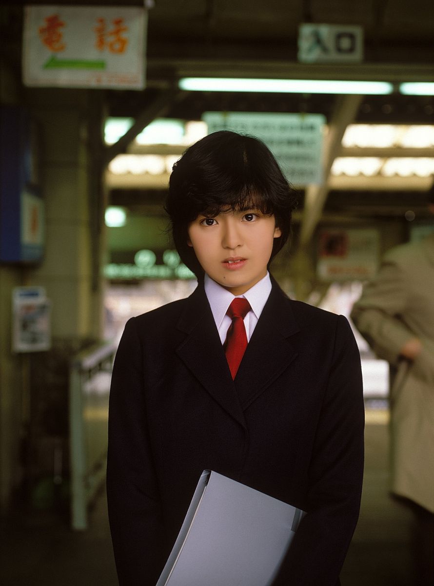  p>南野阳子(yoko minamino),1967年6月23日出生于日本兵库县,毕业于