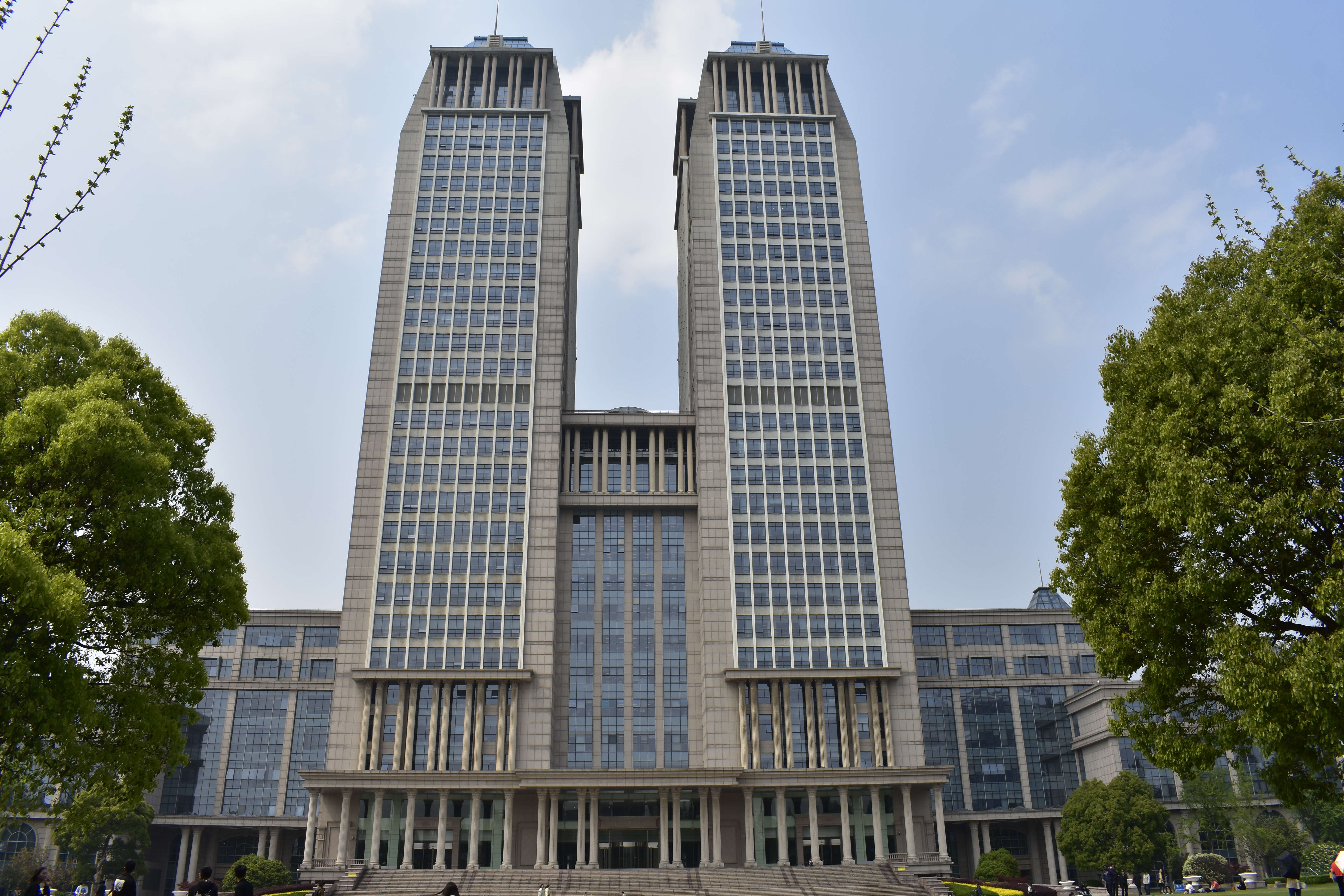  p>复旦大学邯郸校区,是 a target="_blank" href="/item/复旦大学