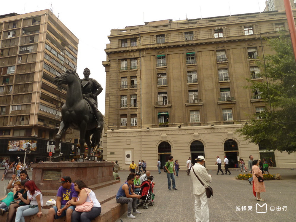  p>圣地亚哥武器广场(plaza de las armas),位于南美洲国家智利首都