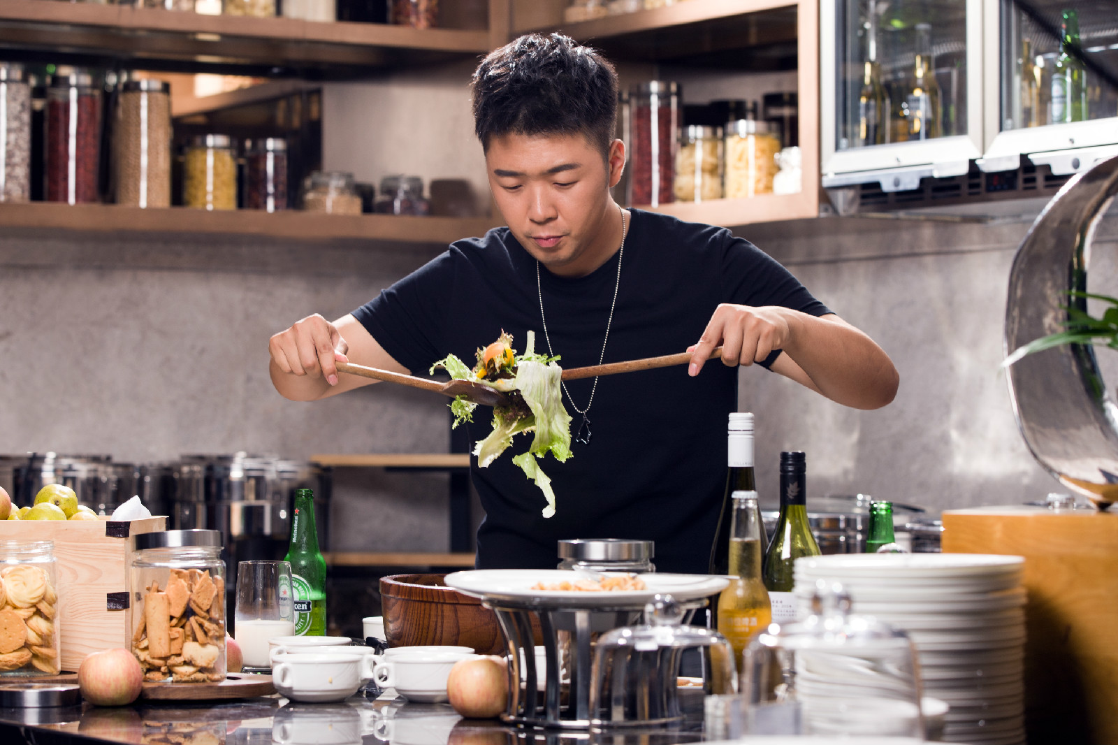  p>杜海涛,1987年10月28日生于辽宁省沈阳市,湖南卫视主持人,影视演员