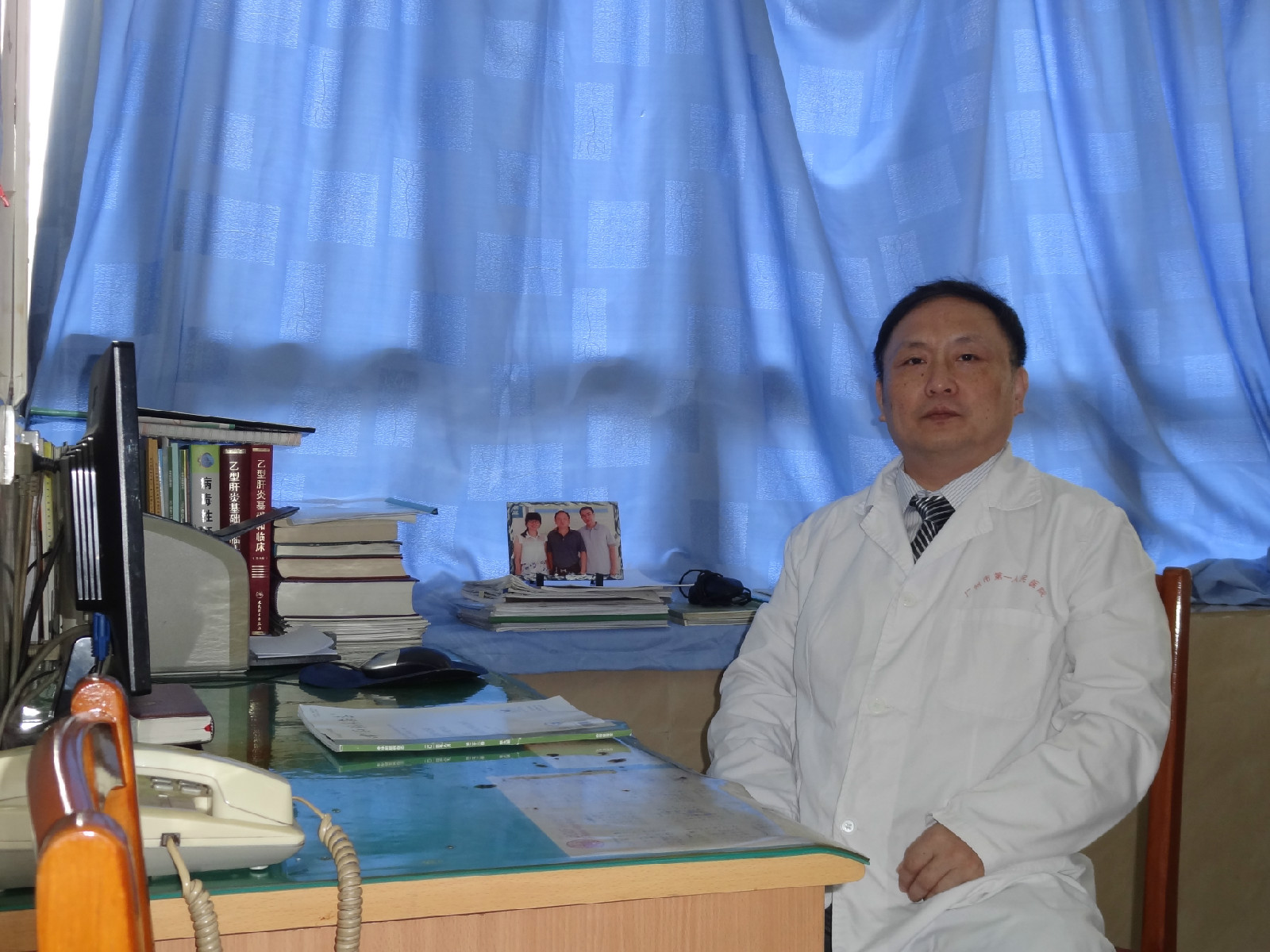  p data-id="gnbaz6ekby">周晓东,广州市第一人民医院感染科副主任