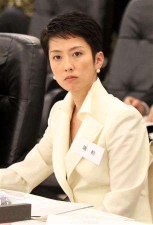 女汉奸捐日军两架战机，战后逃过审判还受到嘉奖，孙女成日本党魁_百科TA说