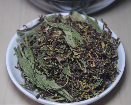  p>山蜜草又别名仙密草,长寿草,哈密草,花蜜茶,甜凉草,冰糖草,根散多