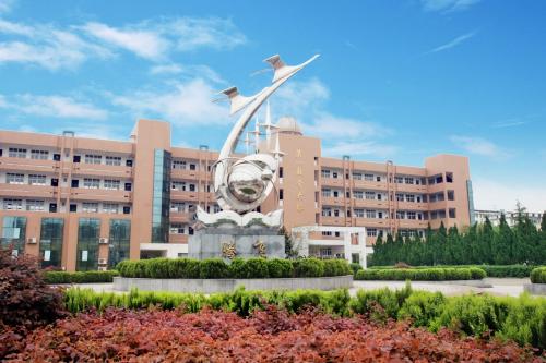  p>新余市第四中学是1988年4月经新余市委市政府批准成立,1989年开始
