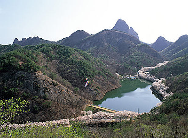  p data-id="gnzlsj1dcr">马耳山位于诸城桥上村与五莲县交界处,海拔