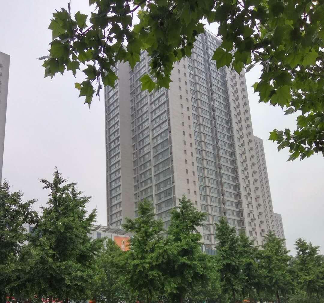  p>阳光100国际新城f区位于济南市槐荫阳光100区,由 a target="_blank