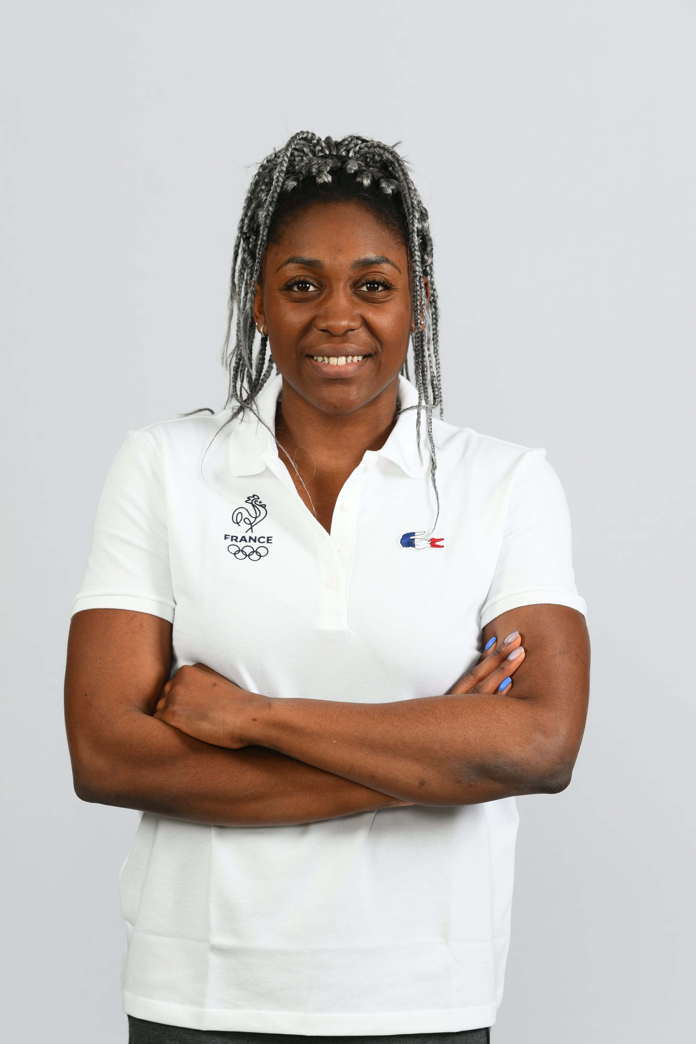 zaadi deuna),女,1993年7月7日出生于法国, 法国手球运动员,场上司职