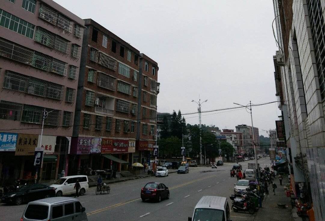  p>东田镇位于福建省泉州市南安市市区西南部,距南安市区12公里,东与