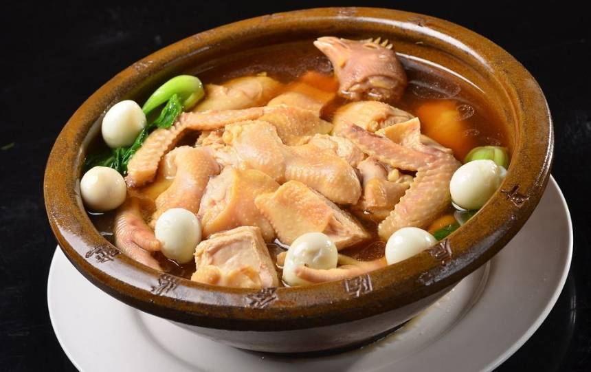 href="/item/土鸡">土鸡 /a>煲是一道营养价值很高的特色传统名菜