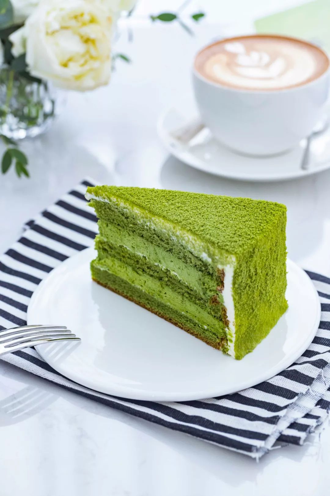  p>抹茶慕斯采用抹茶与慕斯混合制作的一种 a href="#" data-lemmaid=