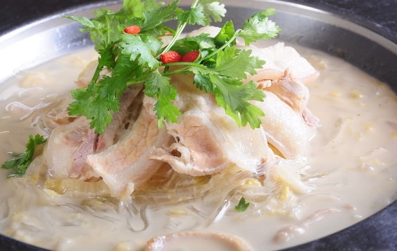  p>汆白肉是一道美食,食材有五花肉, a href="#" data-lemmaid="